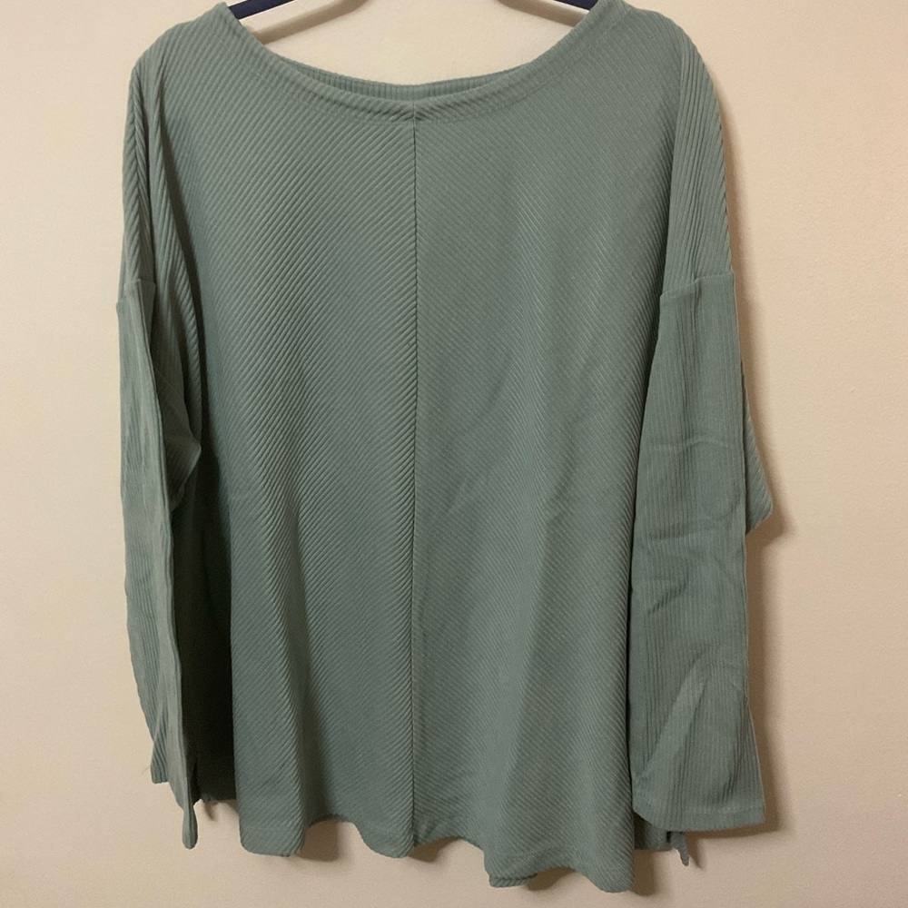 Ava & Viv Top
